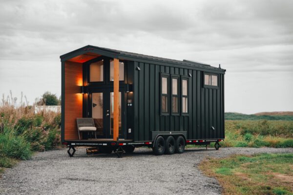 Exterior View of 1-story Tiny Home for 4 persons sleeping capacity 257 sqft project ONYX 2630 on USPrefabs.com